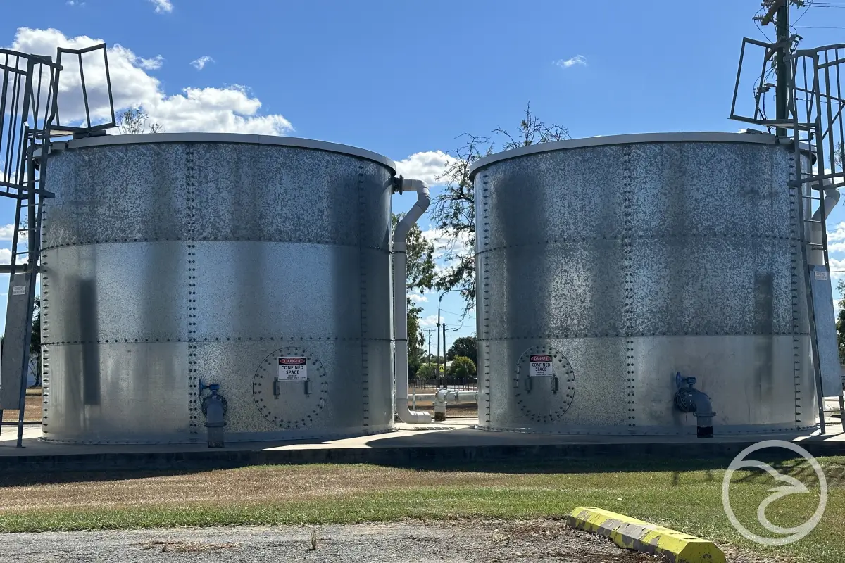 Large-scale water storage system used in an infrastructure project