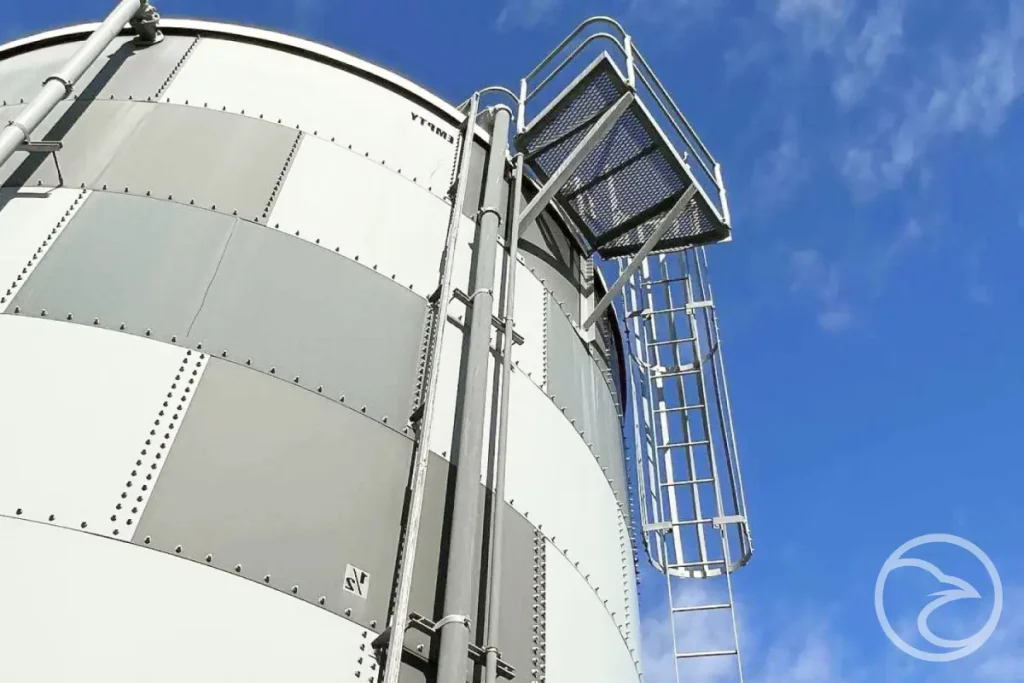 Modular large-scale water storage system supporting high water demand