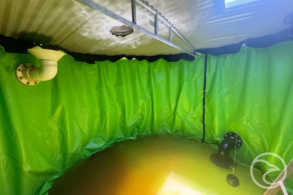 Modular tank interior illustrating liner interaction with structure