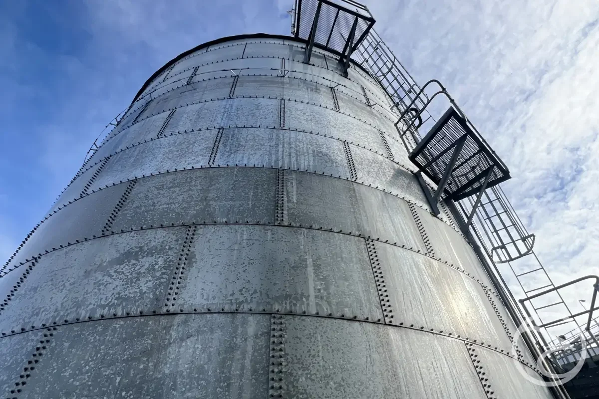 Water tank dead zones forming in large storage systems